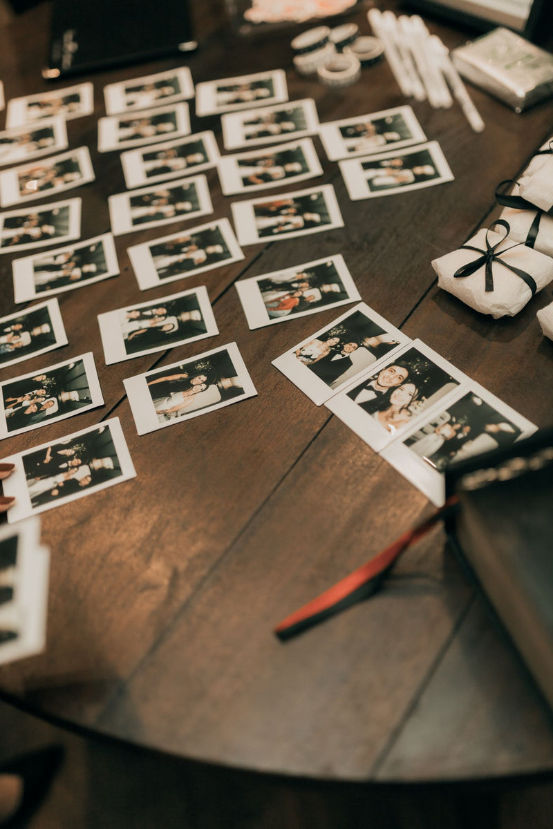 Tirages instantanés des invités d'un mariage